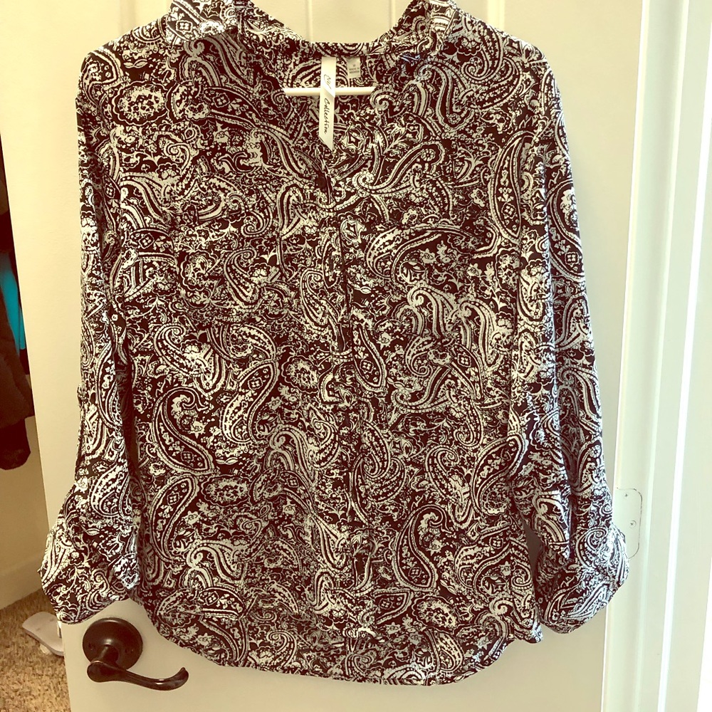 Woman’s long sleeve blouse 👚 size medium